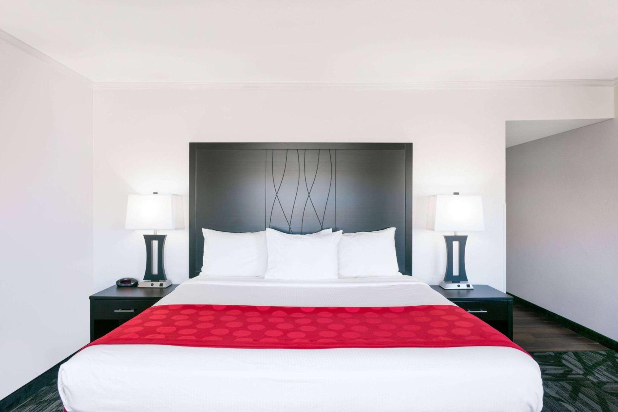 Hotel Ramada By Wyndham Tuscaloosa